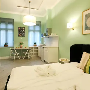 Ozone Silver&gold Apartment